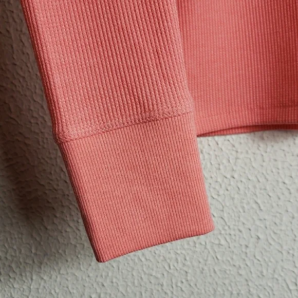 NWT American Eagle AEO Long Sleeve Cropped Hey Baby Mock Neck Tee Medium Preppy - Picture 4 of 12